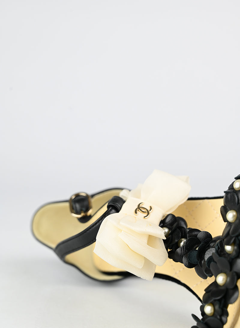 Chanel Sandali neri con applicazioni - N. 36 ½