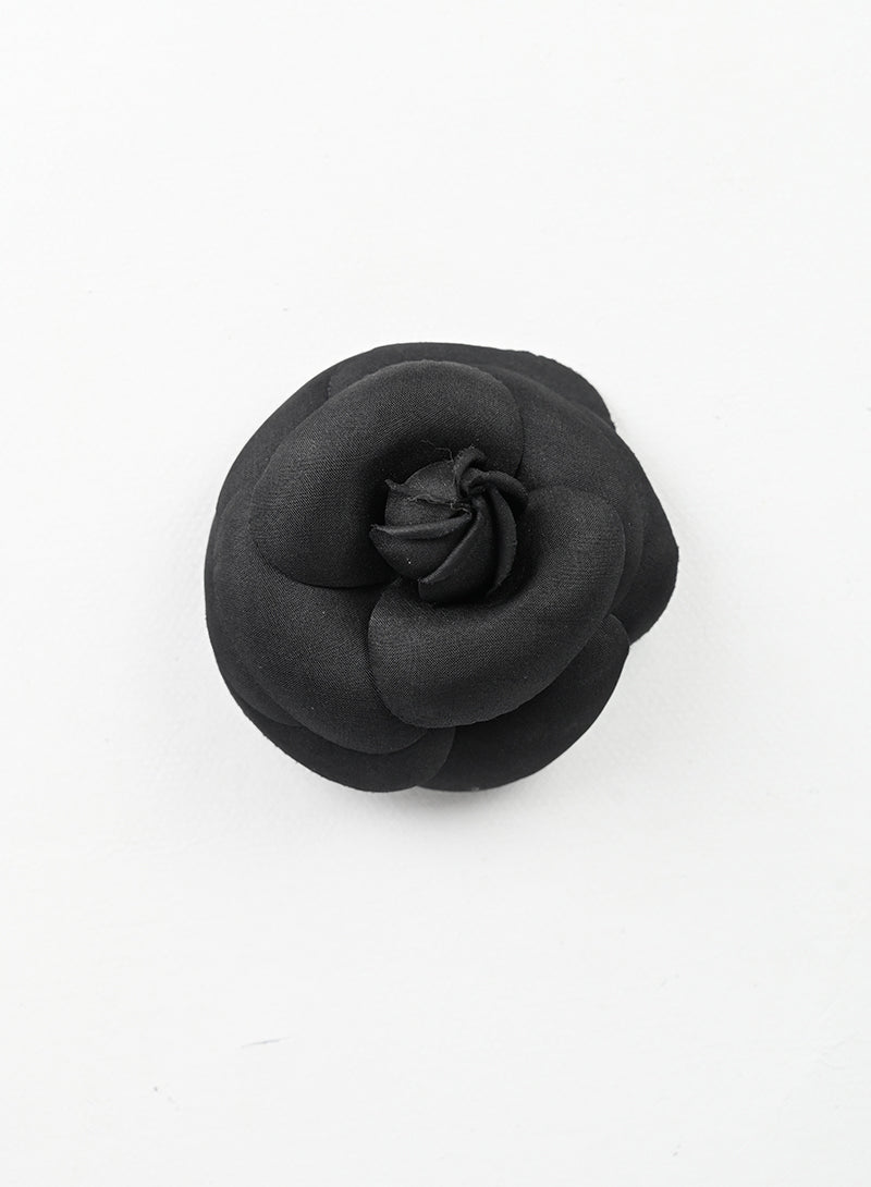 Chanel Spilla Camelia nera