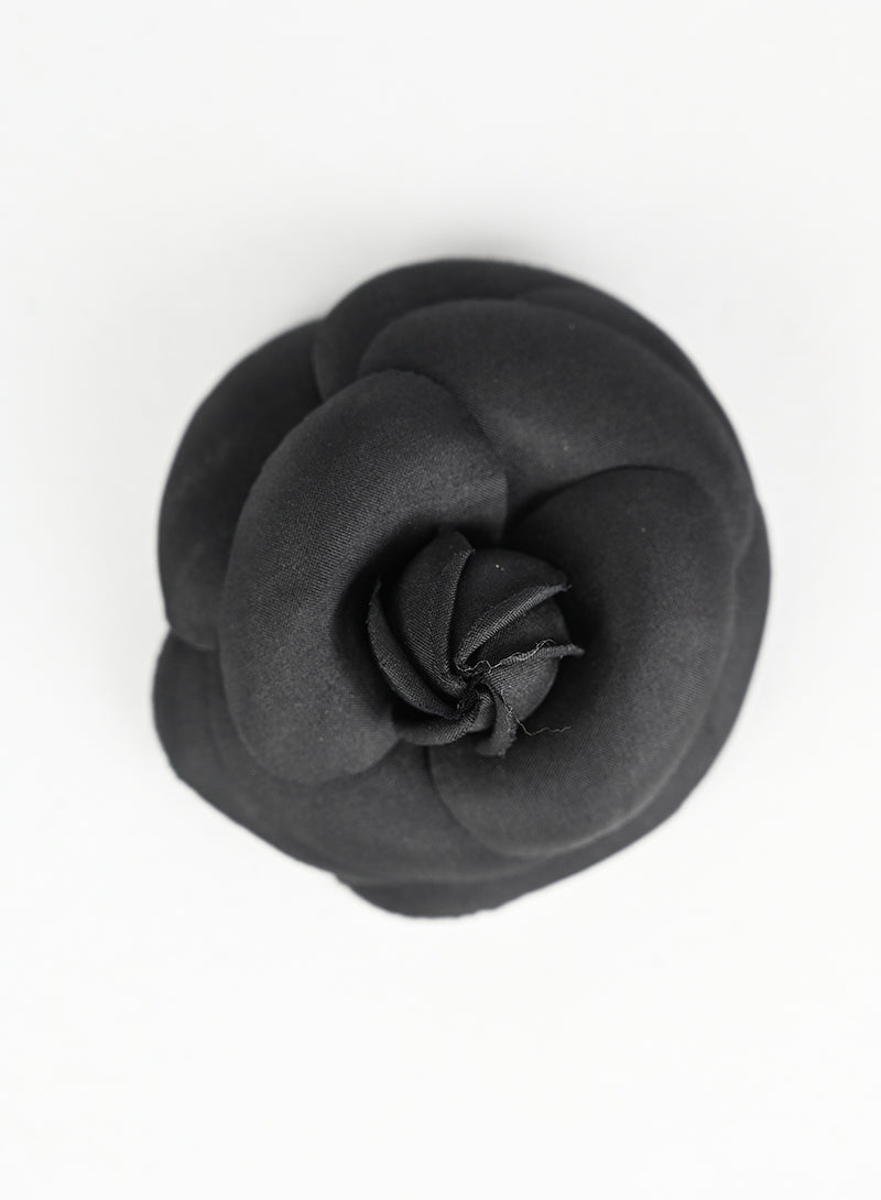 Chanel Spilla Camelia nera