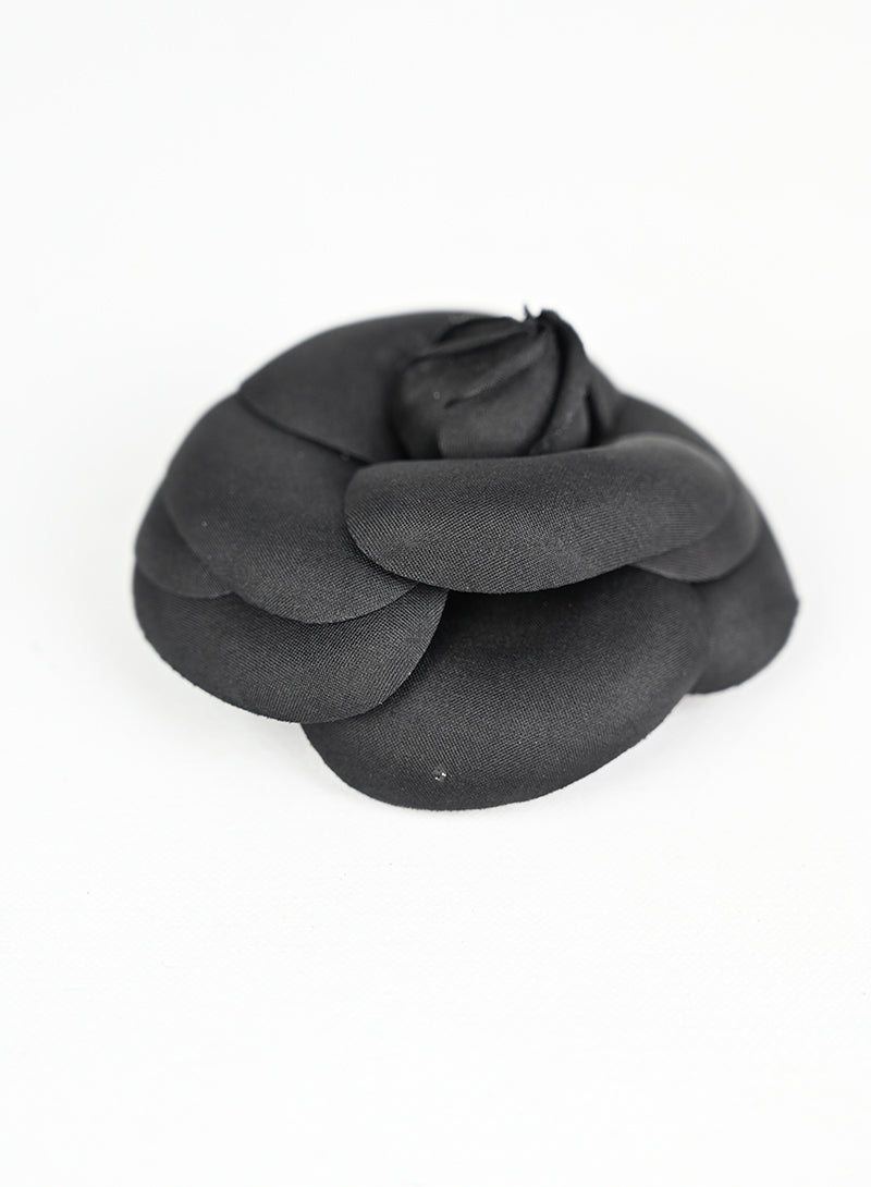 Chanel Spilla Camelia nera