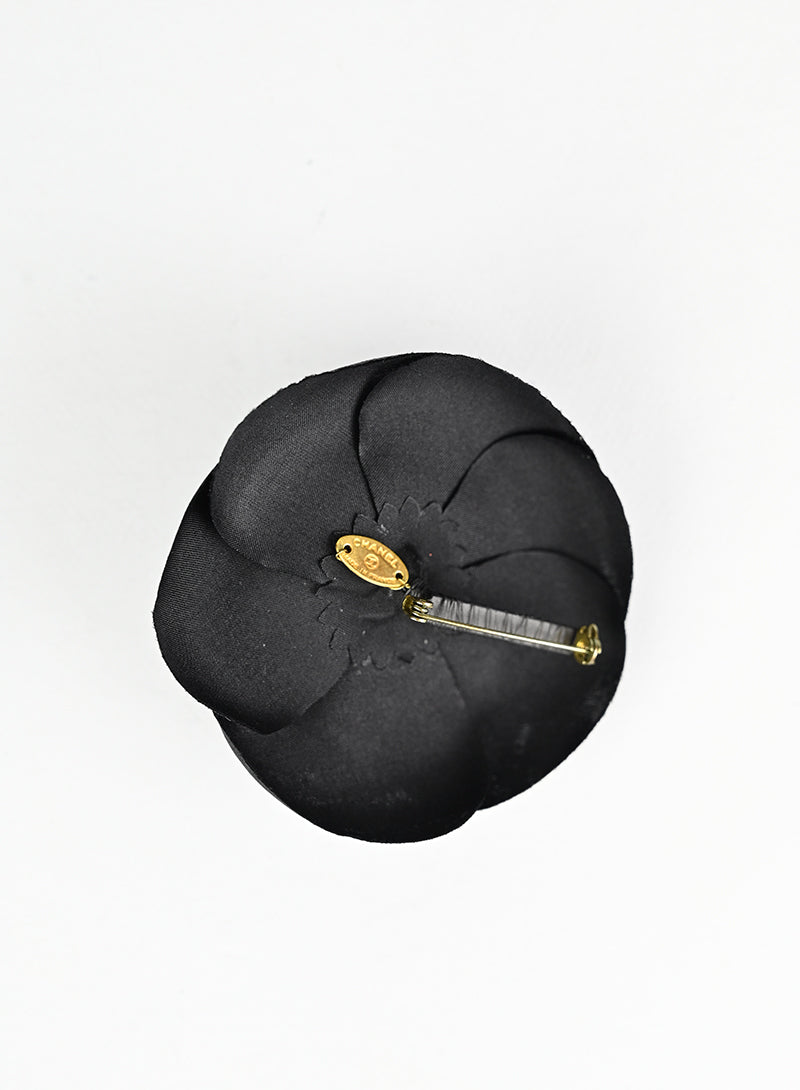 Chanel Spilla Camelia nera