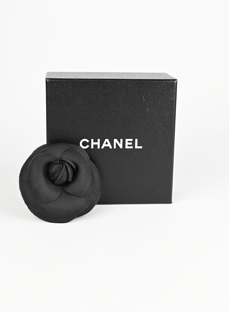 Chanel Spilla Camelia nera
