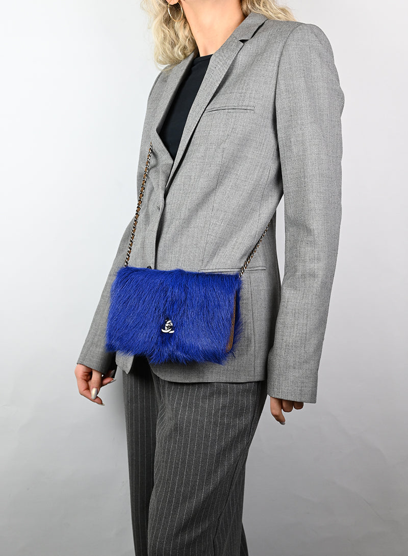Chanel Borsa a tracolla in Fur bluette