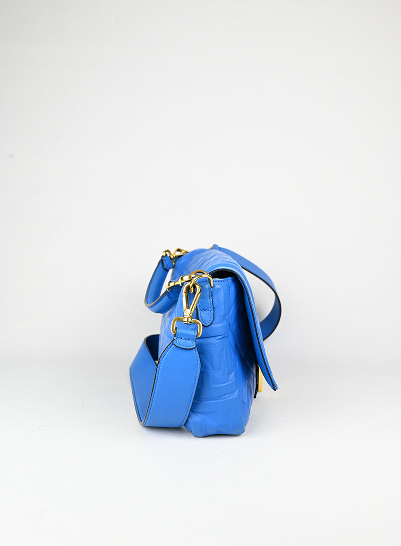 Fendi Borsa Maxi Baguette in pelle azzurra