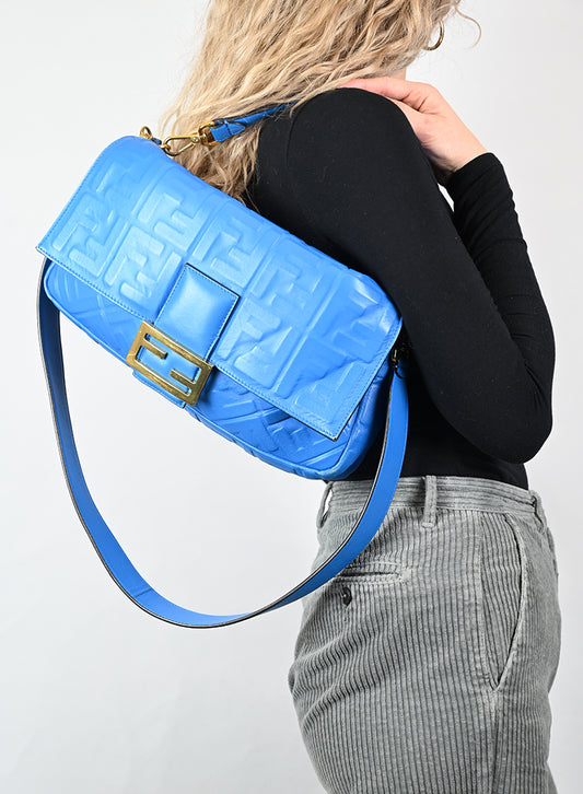 Fendi Borsa Maxi Baguette in pelle azzurra