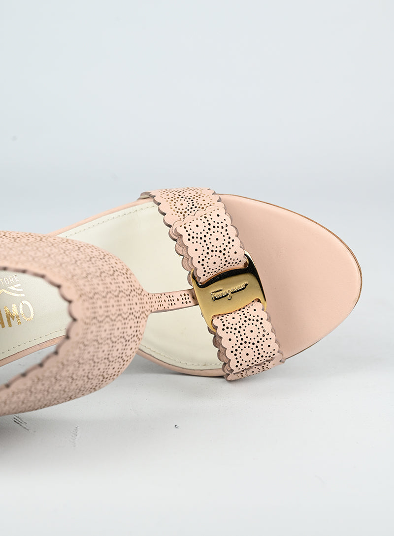 Ferragamo Sandali in pelle rosa cipria - N. 39