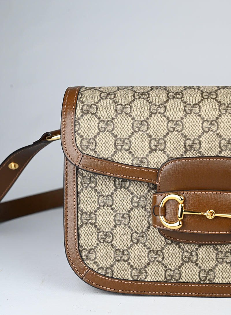 Gucci Borsa Horsebit in Monogram beige