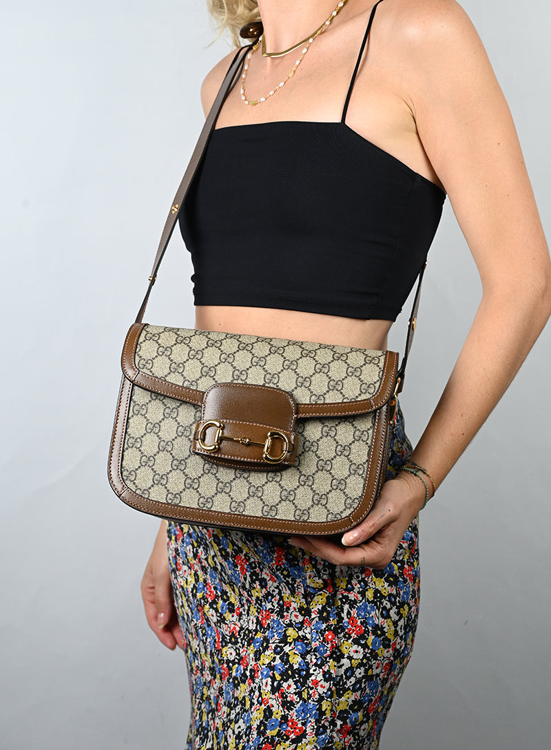 Gucci Borsa Horsebit in Monogram beige