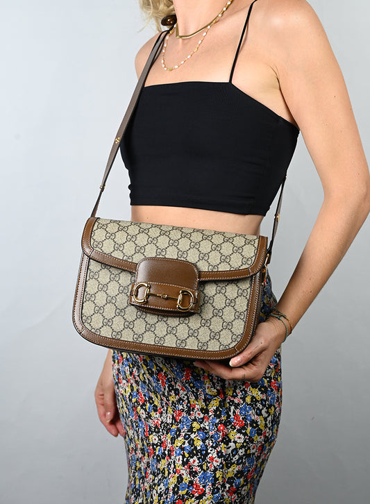 Gucci Borsa Horsebit in Monogram beige