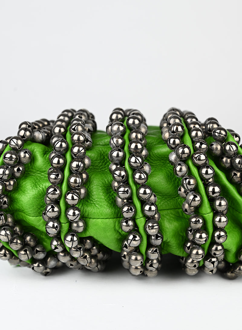 Jamin Puech Borsa in pelle verde con sonagli