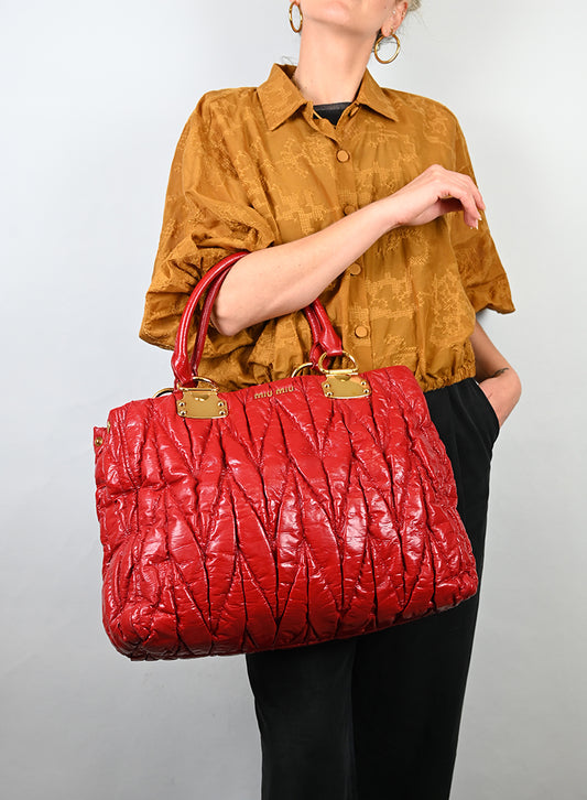 Miu Miu Shopper in vernice rossa - lesleyluxuryvintage