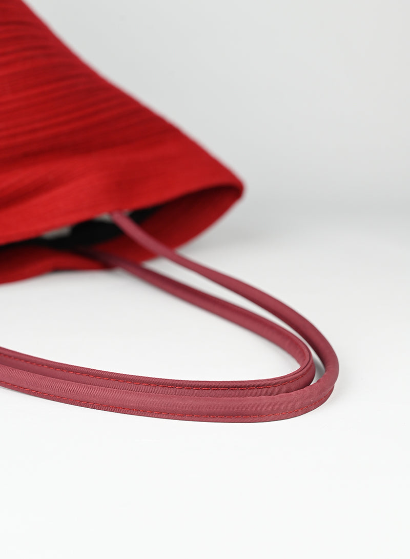 Pleats Please Miyake Borsa trangolare rossa