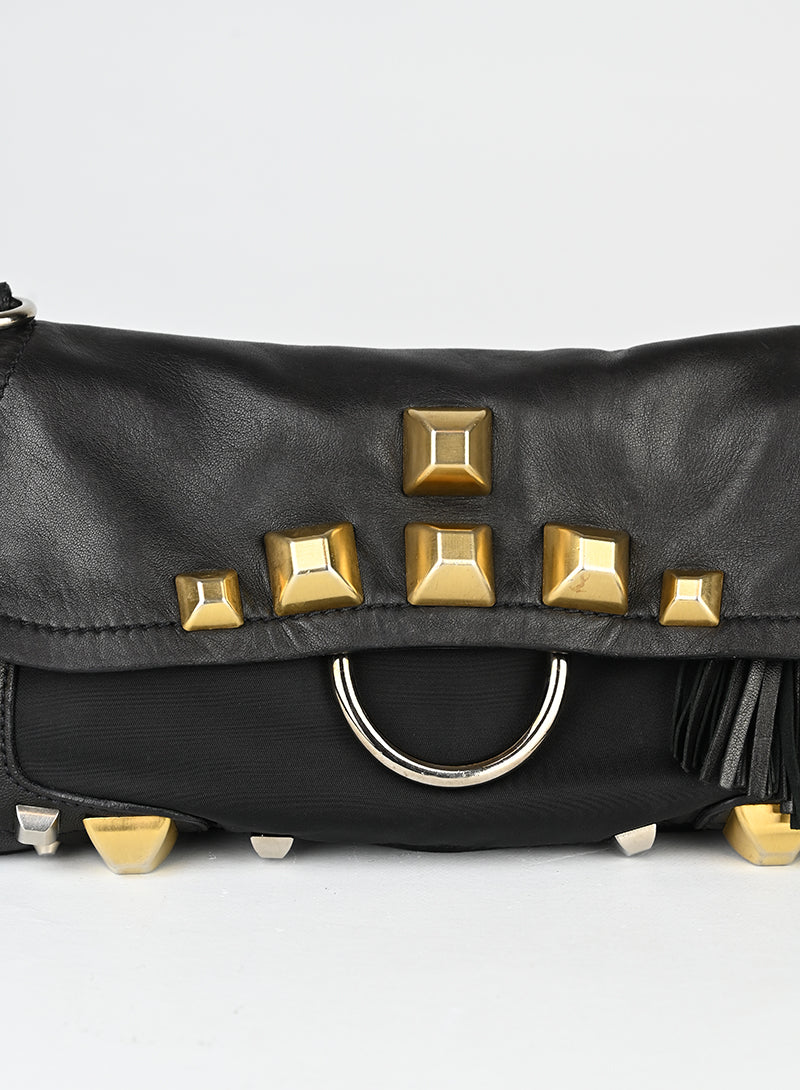 Prada Borsa in pelle nera con borchie