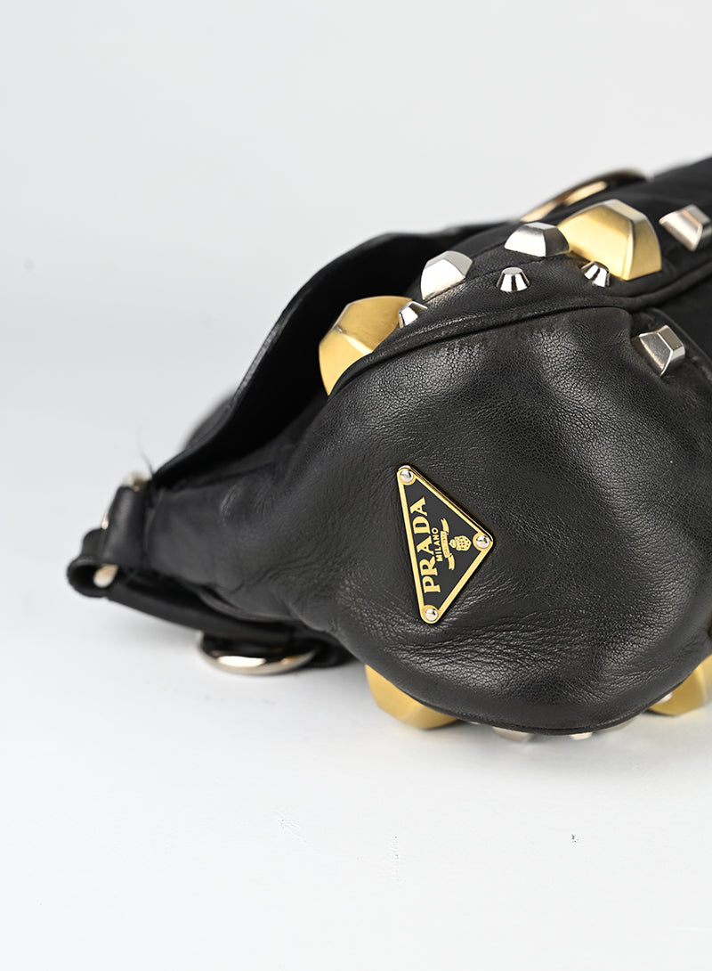 Prada Borsa in pelle nera con borchie