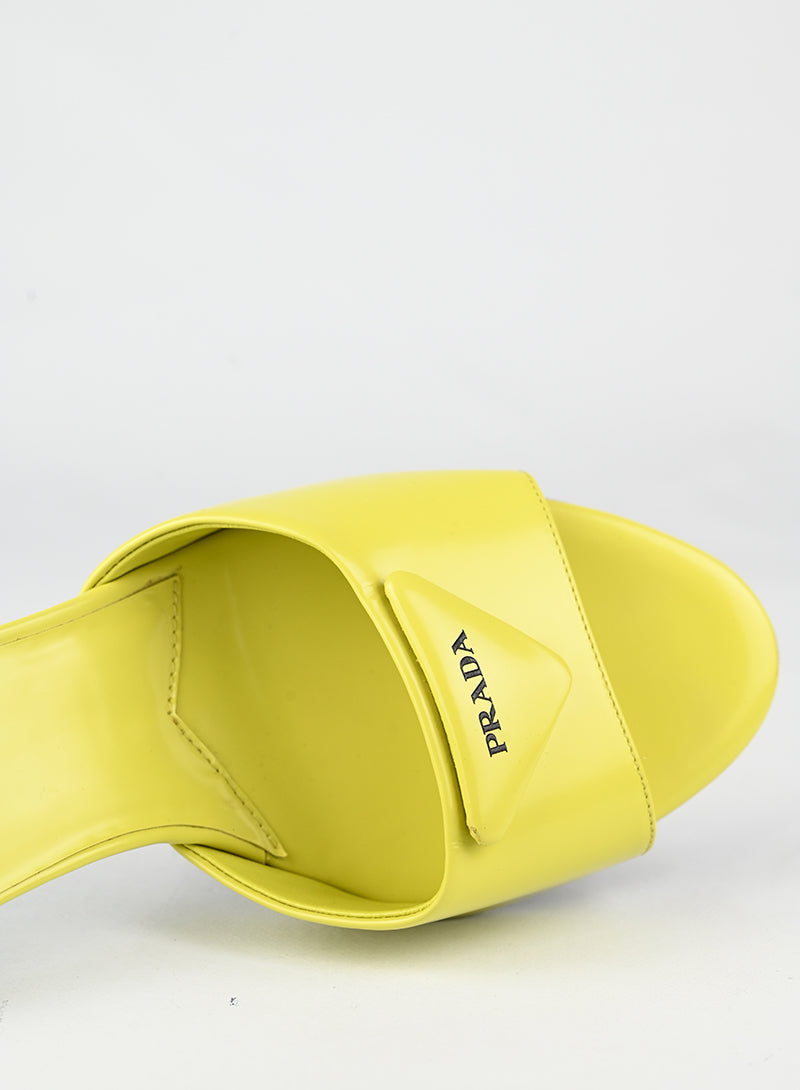 Prada Sandali Sabot con tacco in pelle gialla - N. 39
