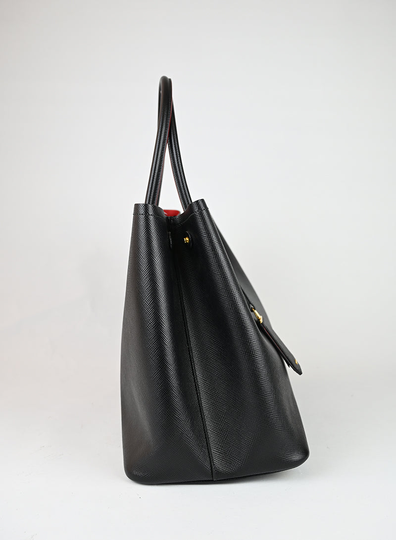 Prada Shopper in pelle Saffiano nera