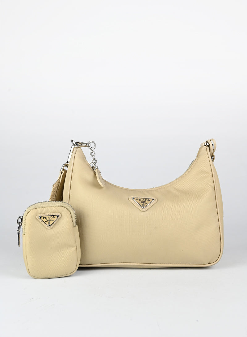 Prada Borsa Re-edition 2005 in nylon beige