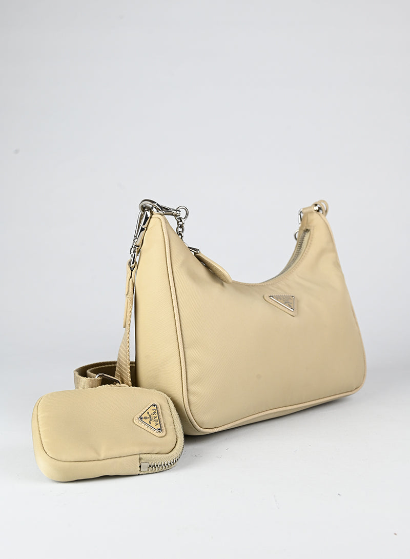 Prada Borsa Re-edition 2005 in nylon beige