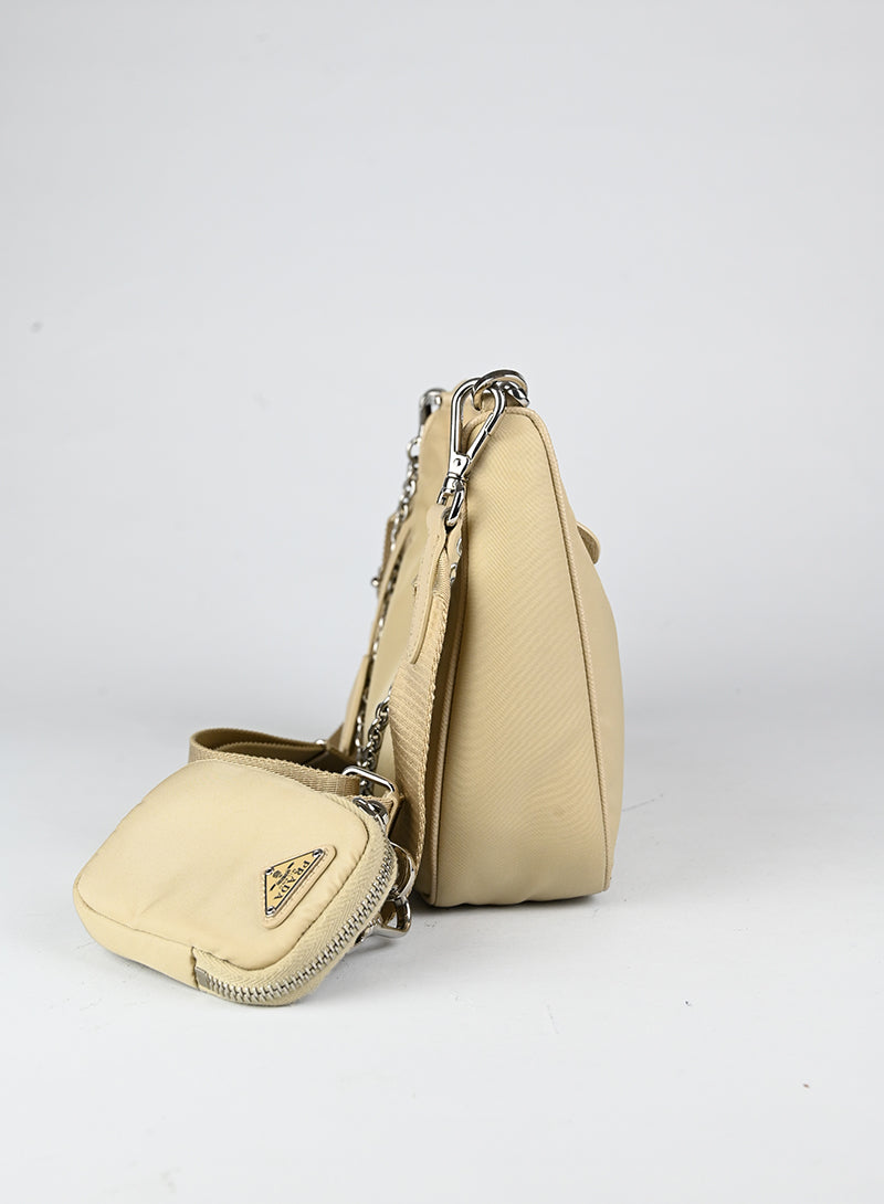 Prada Borsa Re-edition 2005 in nylon beige