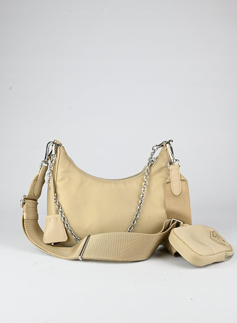 Prada Borsa Re-edition 2005 in nylon beige