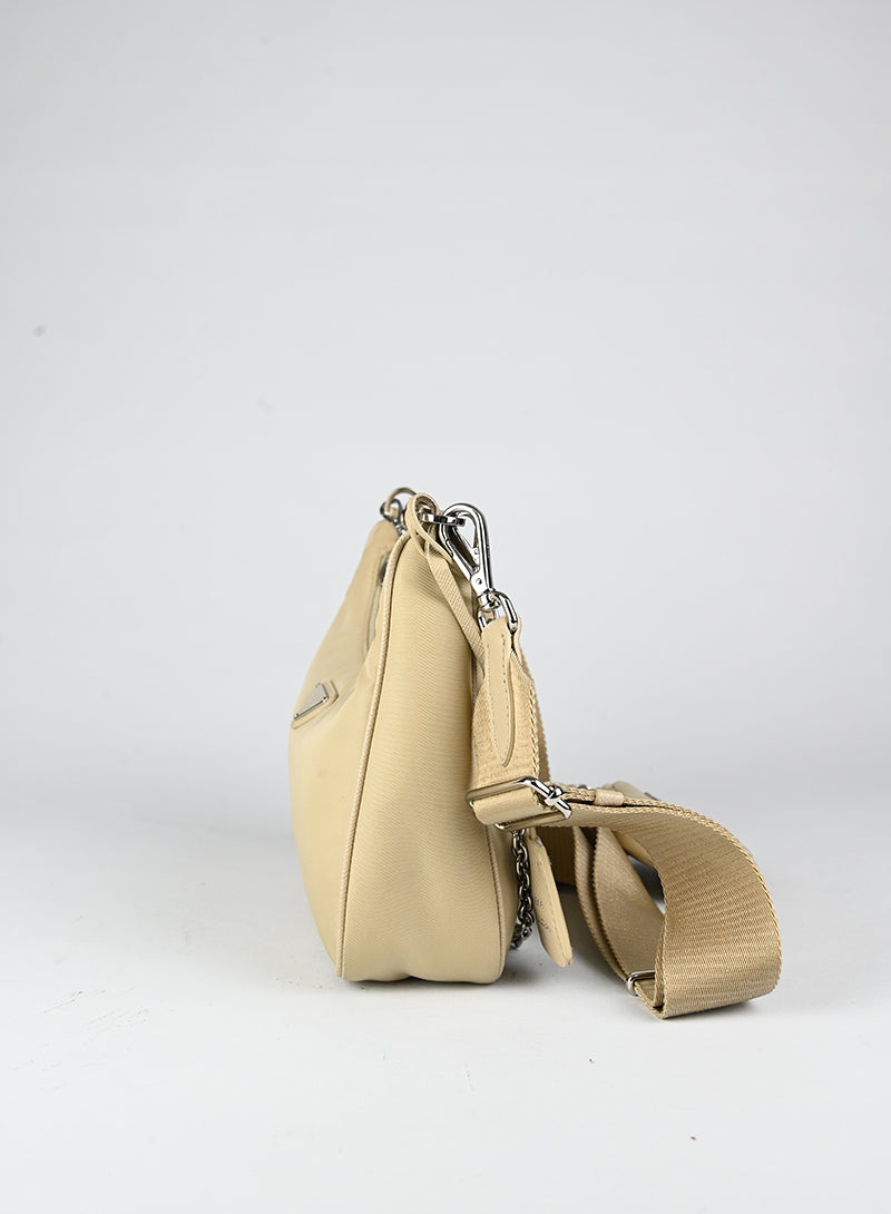 Prada Borsa Re-edition 2005 in nylon beige