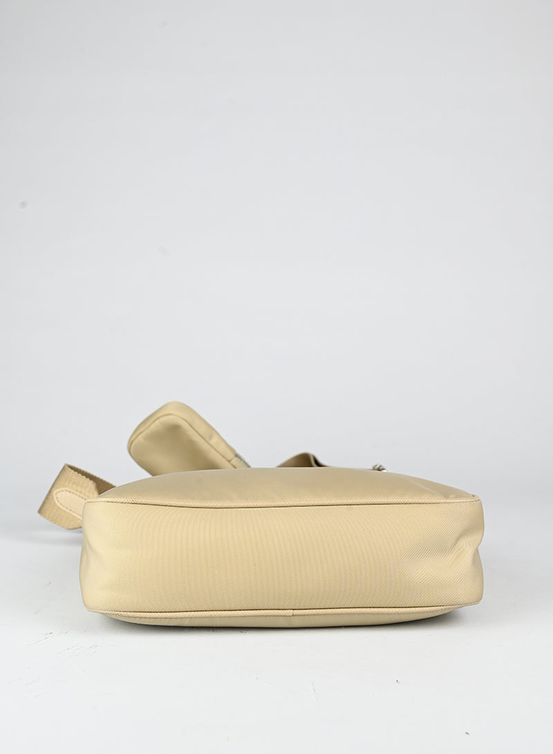 Prada Borsa Re-edition 2005 in nylon beige
