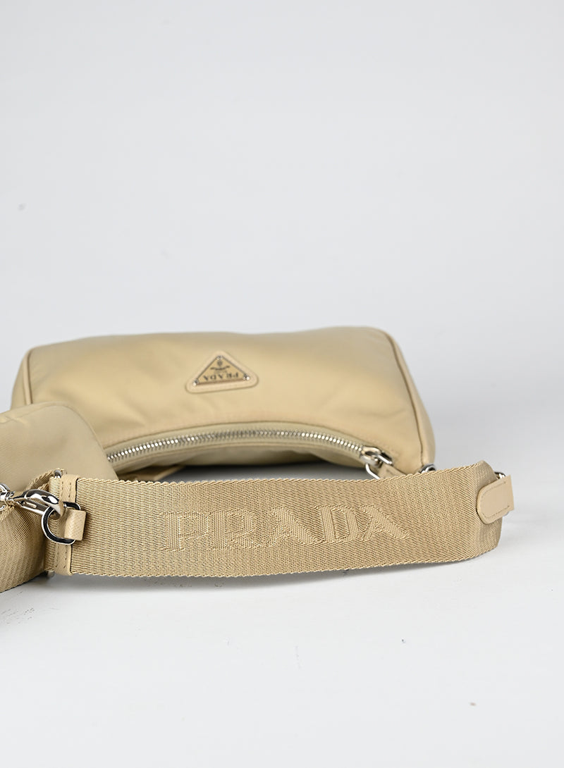 Prada Borsa Re-edition 2005 in nylon beige