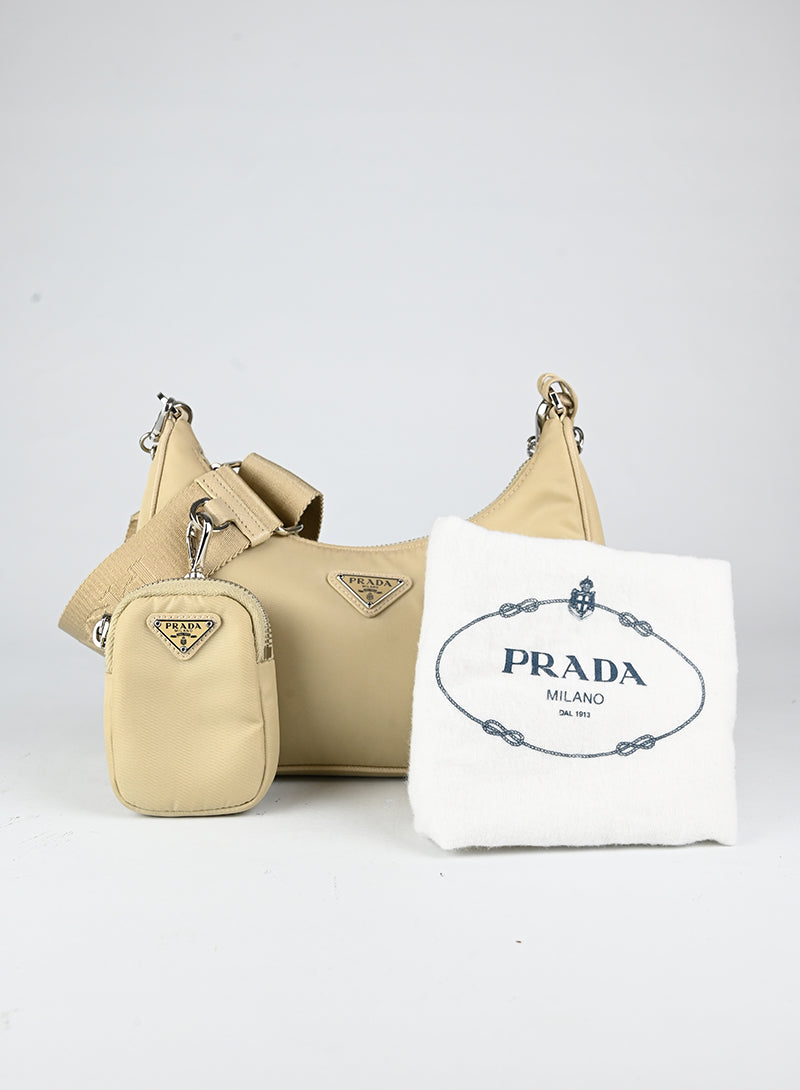 Prada Borsa Re-edition 2005 in nylon beige