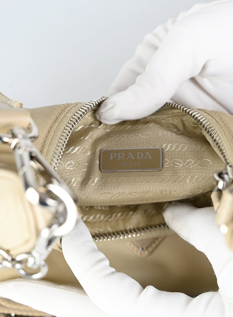 Prada Borsa Re-edition 2005 in nylon beige