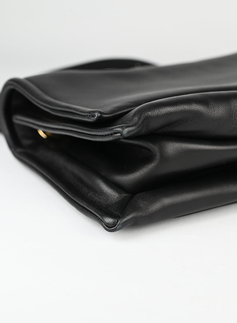 Valentino Borsa in pelle nera con V