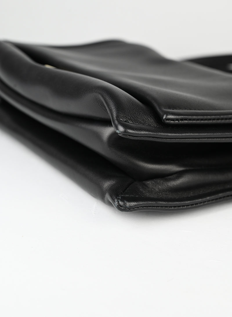 Valentino Borsa in pelle nera con V