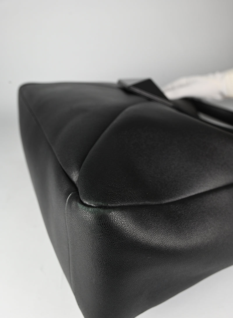 Valentino Borsa in pelle nera con maxi stud