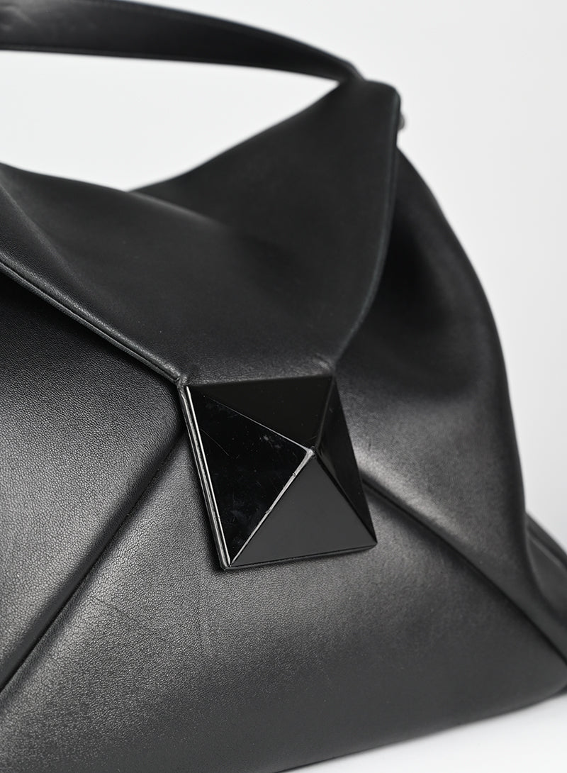 Valentino Borsa in pelle nera con maxi stud