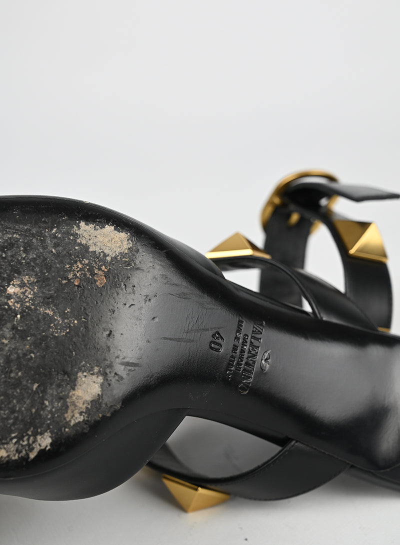 Valentino Sandali Roman Studs in pelle nera - N. 40