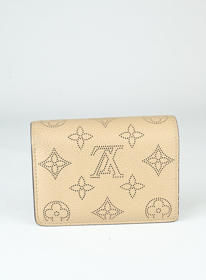 Louis Vuitton Portafogli in pelle beige LV