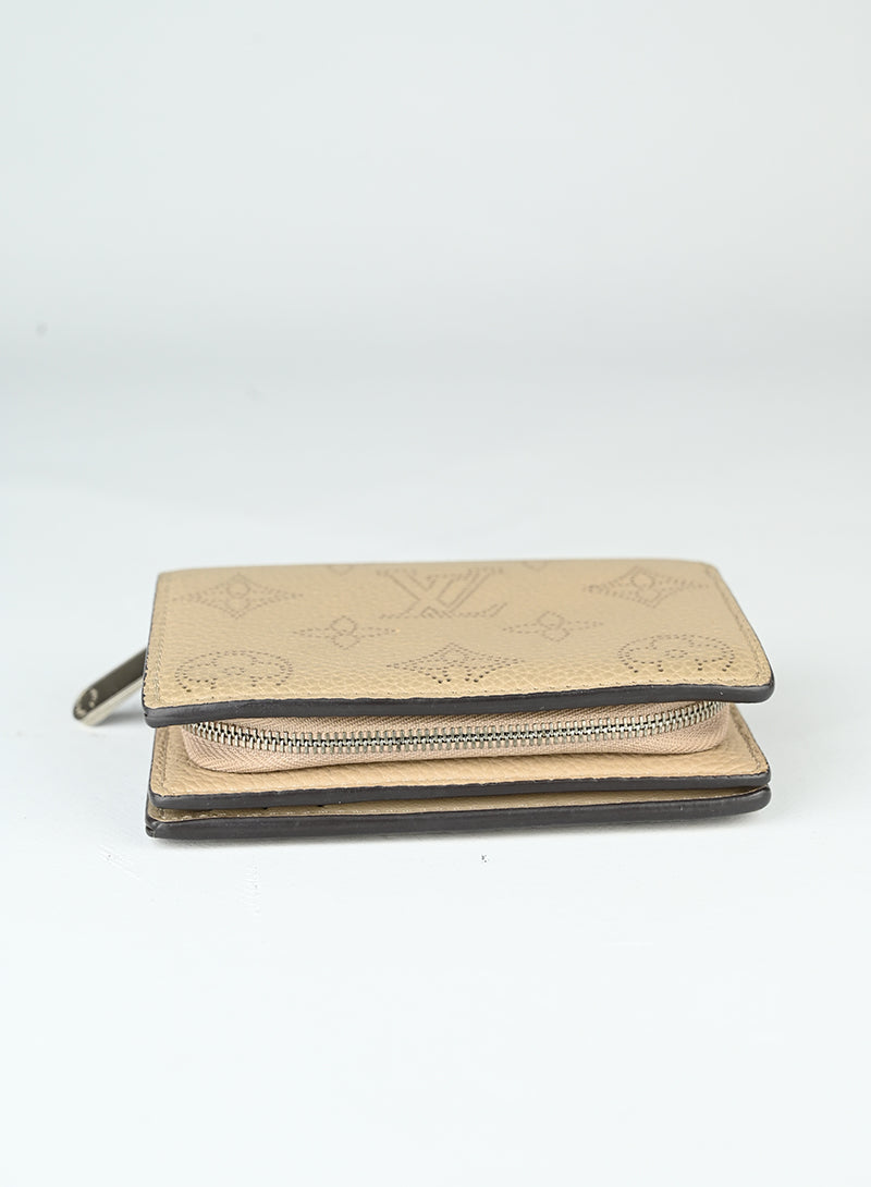 Louis Vuitton Portafogli in pelle beige LV