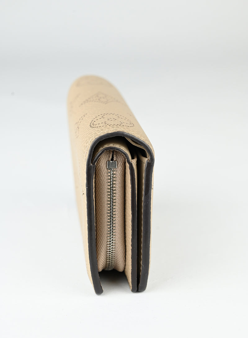 Louis Vuitton Portafogli in pelle beige LV