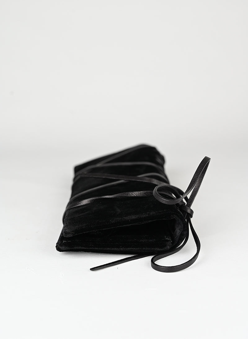 Yves Saint Laurent Pochette in velluto nero