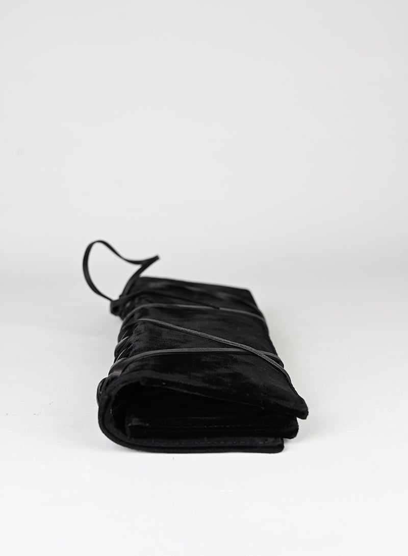 Yves Saint Laurent Pochette in velluto nero