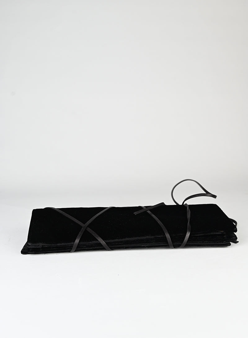 Yves Saint Laurent Pochette in velluto nero