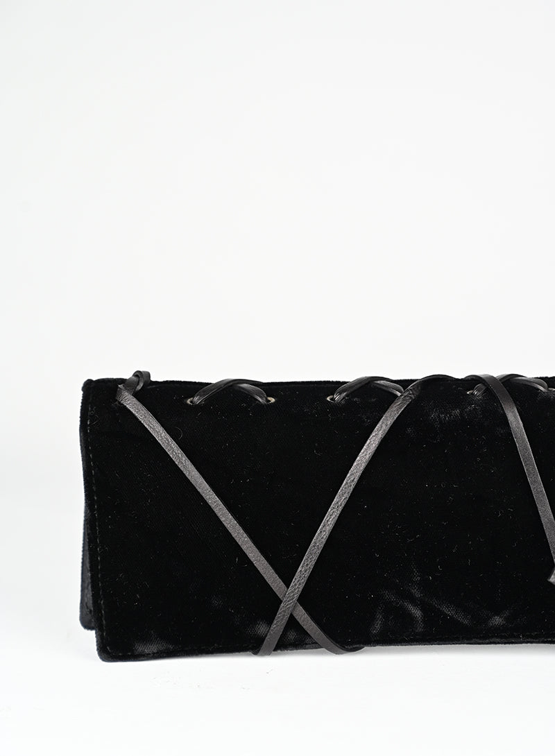 Yves Saint Laurent Pochette in velluto nero