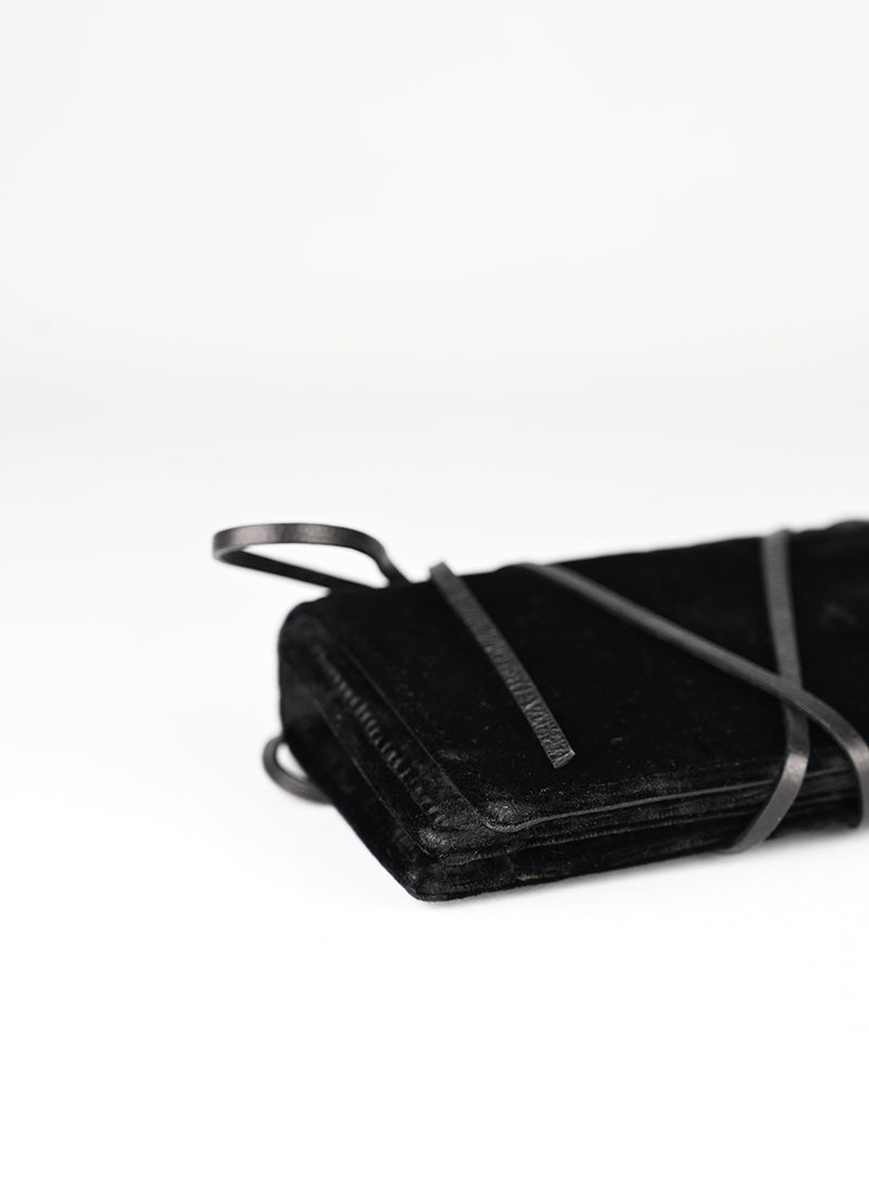 Yves Saint Laurent Pochette in velluto nero
