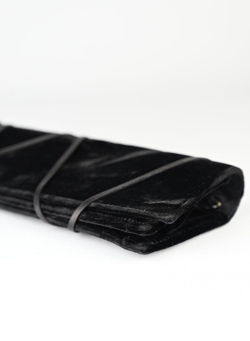 Yves Saint Laurent Pochette in velluto nero