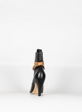 Carica l&#39;immagine nel visualizzatore di Gallery, Louis Vuitton Stivaletti neri con lacci in pelle cognac - N. 36
