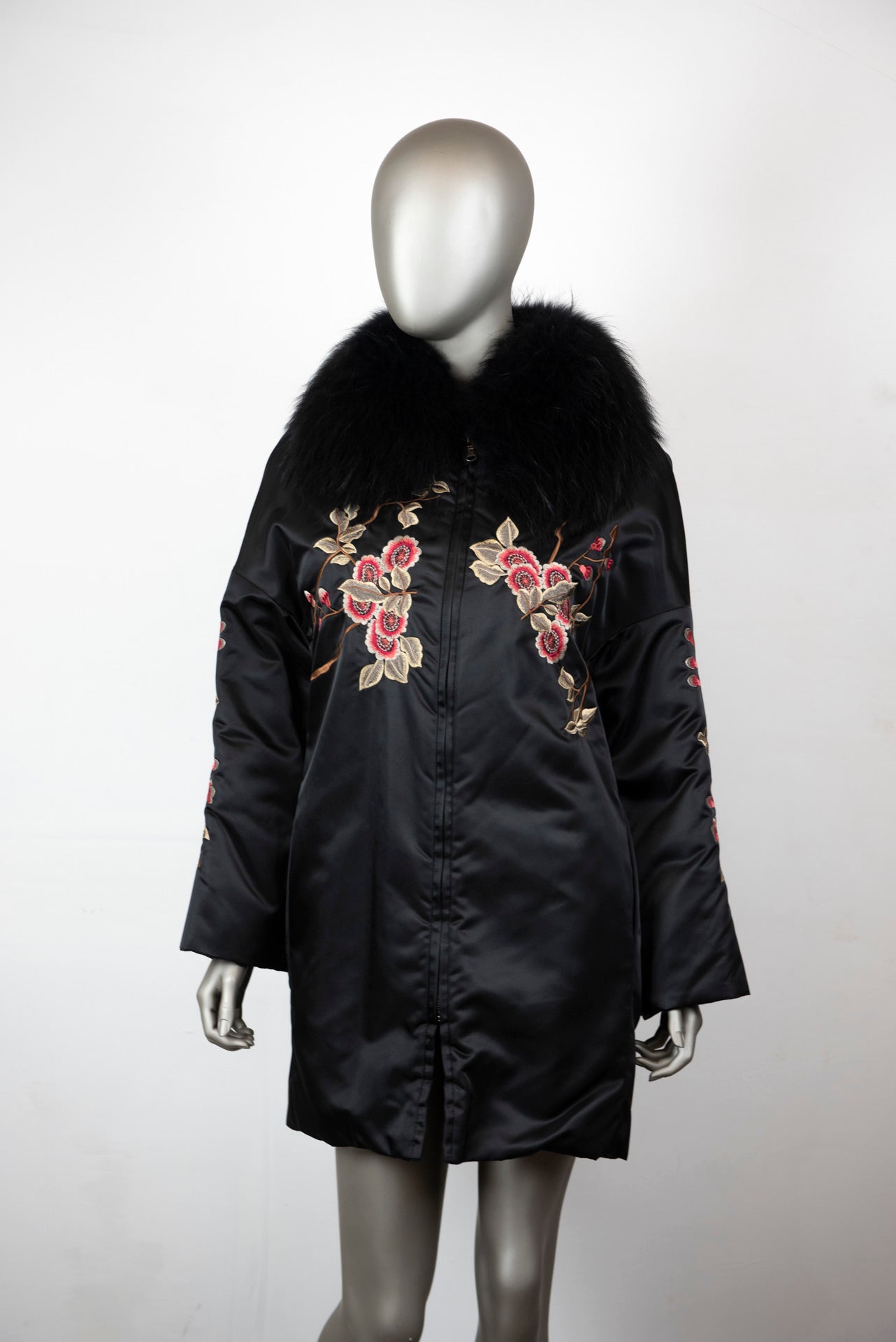 P.A.R.O.S.H. Piumino nero con fiori ricamati e collo pelliccia - Tg. 40 - lesleyluxuryvintage