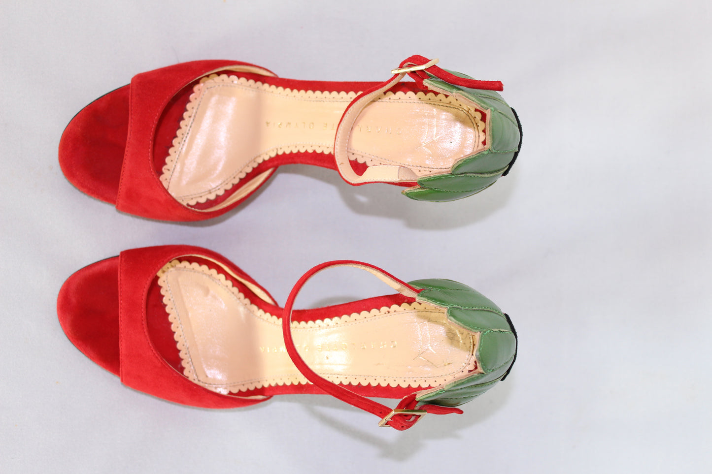 Charlotte Olympia Sandali rossi in camoscio dettaglio coccinella - N. 36 - lesleyluxuryvintage