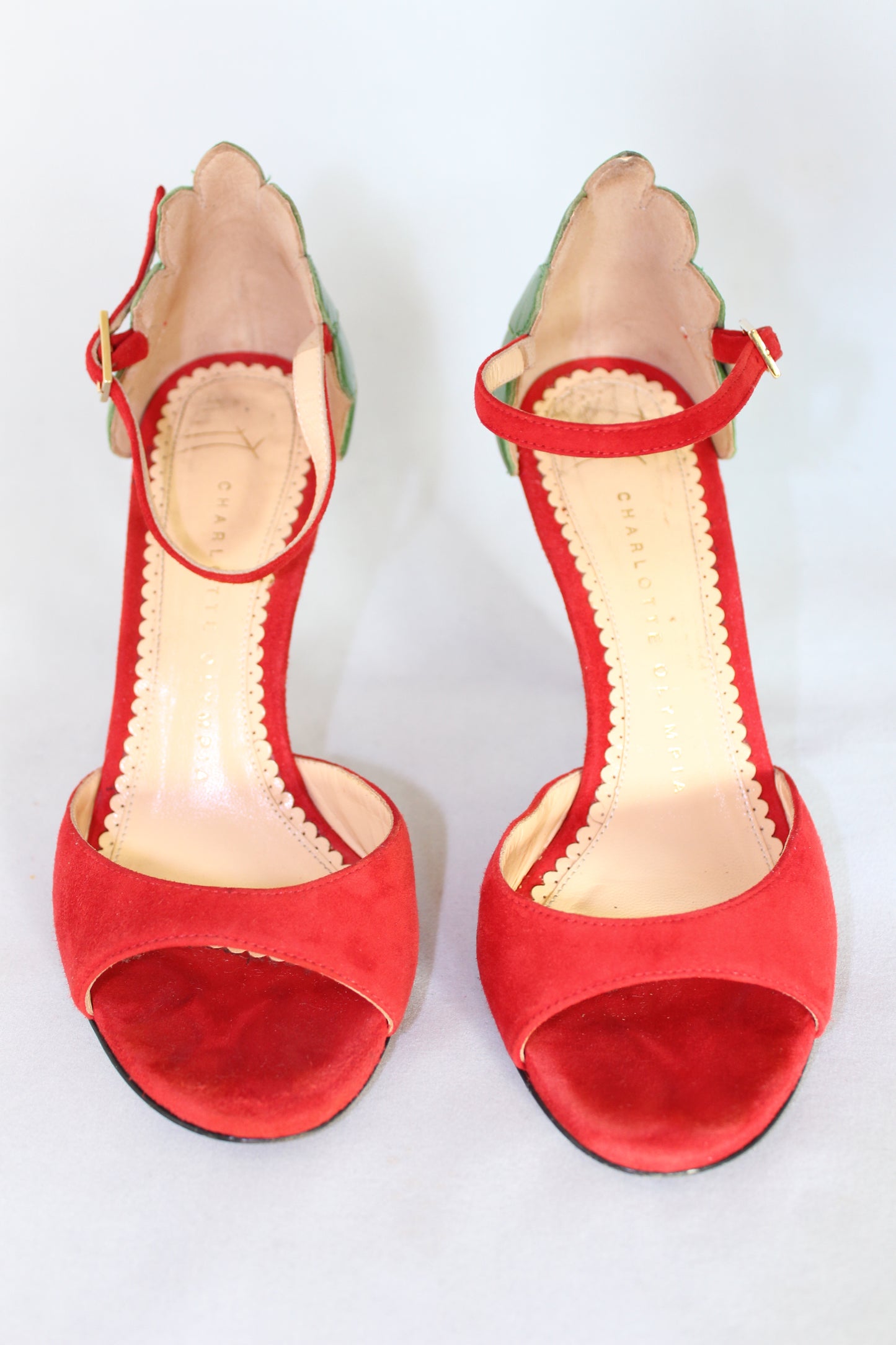 Charlotte Olympia Sandali rossi in camoscio dettaglio coccinella - N. 36 - lesleyluxuryvintage