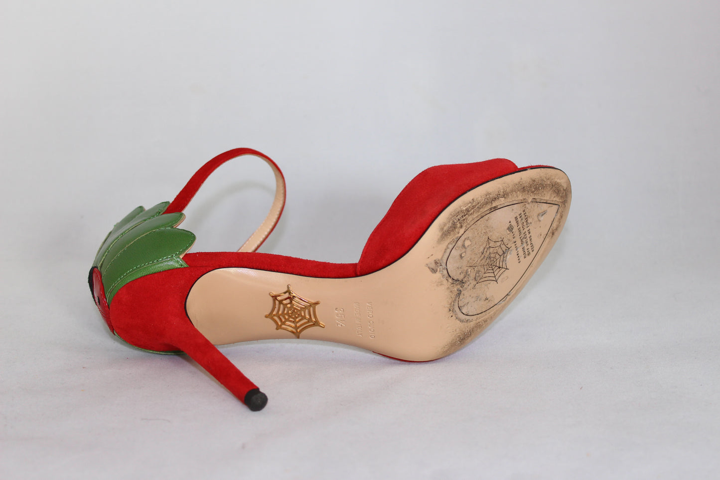 Charlotte Olympia Sandali rossi in camoscio dettaglio coccinella - N. 36 - lesleyluxuryvintage