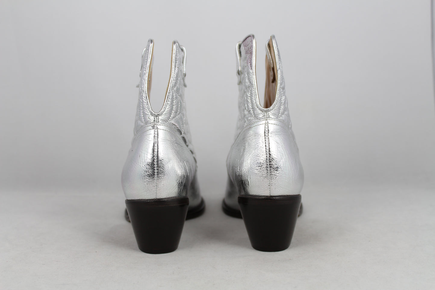 Charlotte Olympia Stivaletti texani argento - N. 36 ½ - lesleyluxuryvintage
