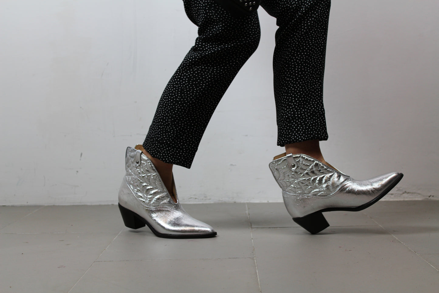 Charlotte Olympia Stivaletti texani argento - N. 36 ½ - lesleyluxuryvintage